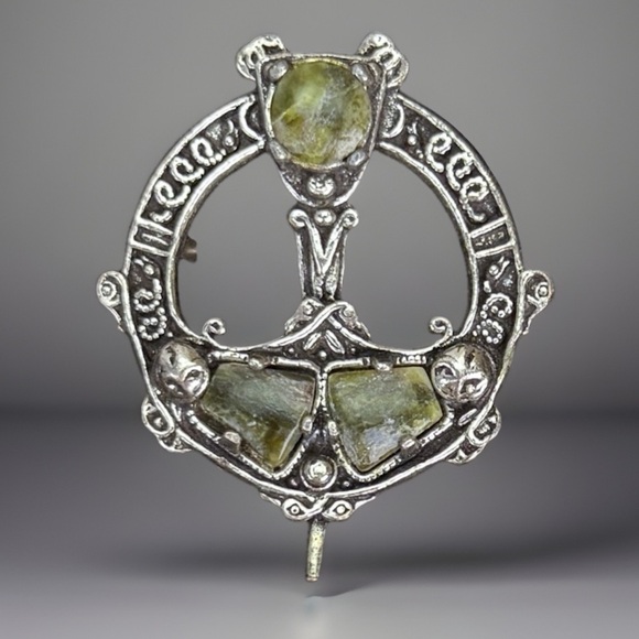 Jewelry - Vintage Aged Silvetone Green Gemstone Brooch Pin